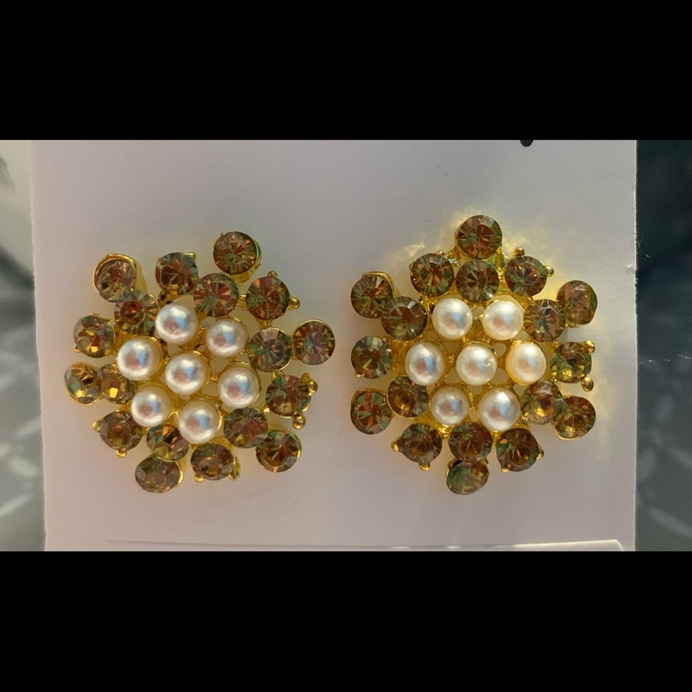 Pearl & rhinstone cluster stud earrings NWT